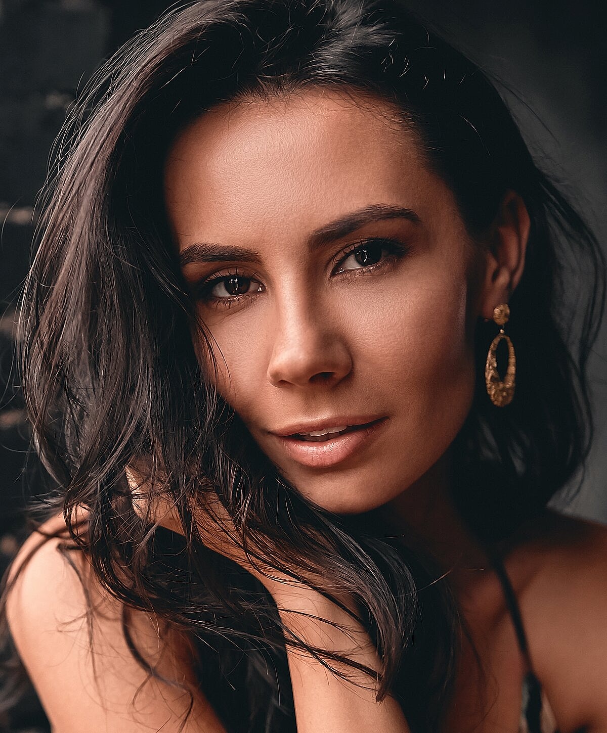 Close-up of a woman with beautiful features.